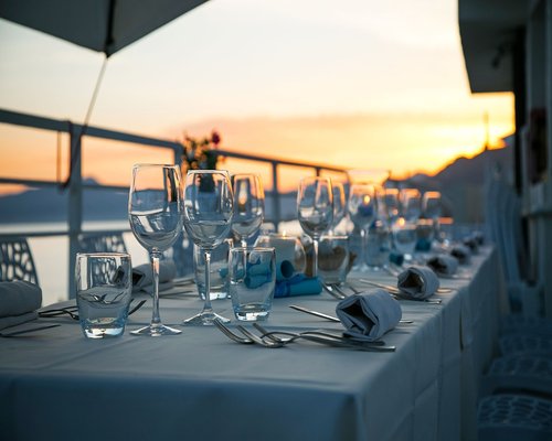 A calm family dinner table setup